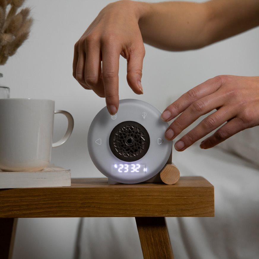 Sada elektrický Difuzér s budíkem Night & Day + kapsle Aroma Dream – Jemná ambra