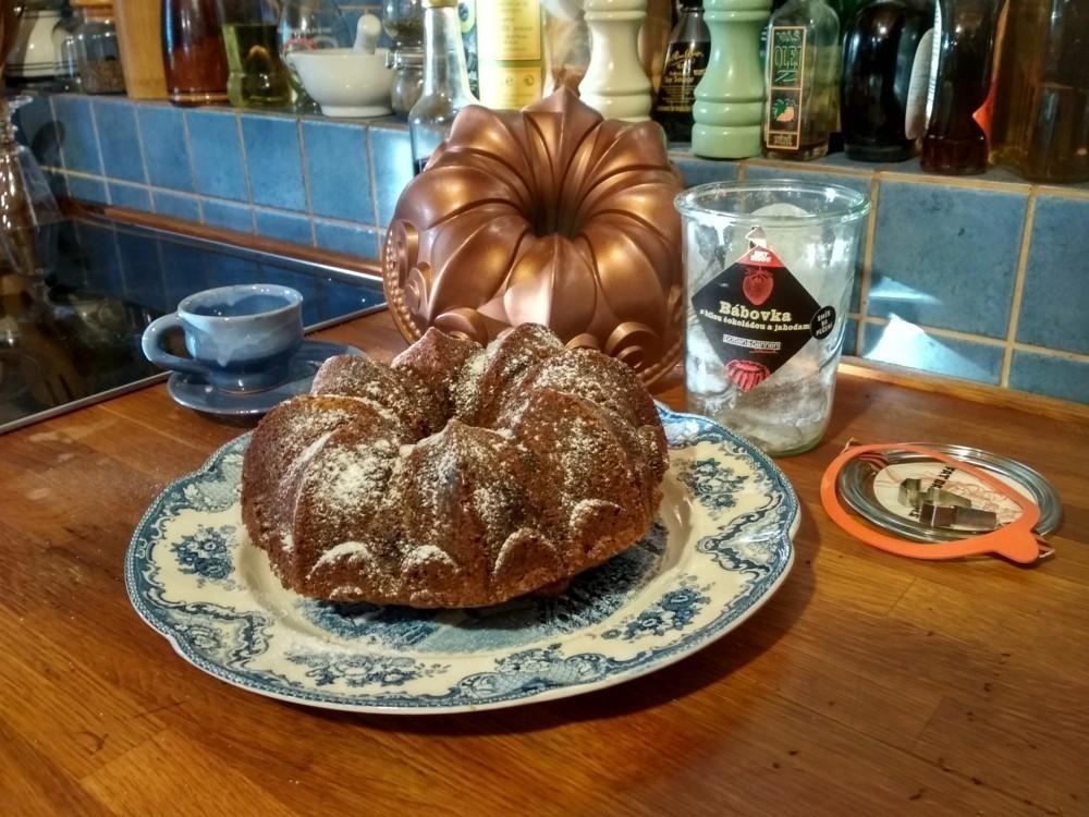 Směs na pečení Bábovka s bílou čokoládou a jahodami, 610 g