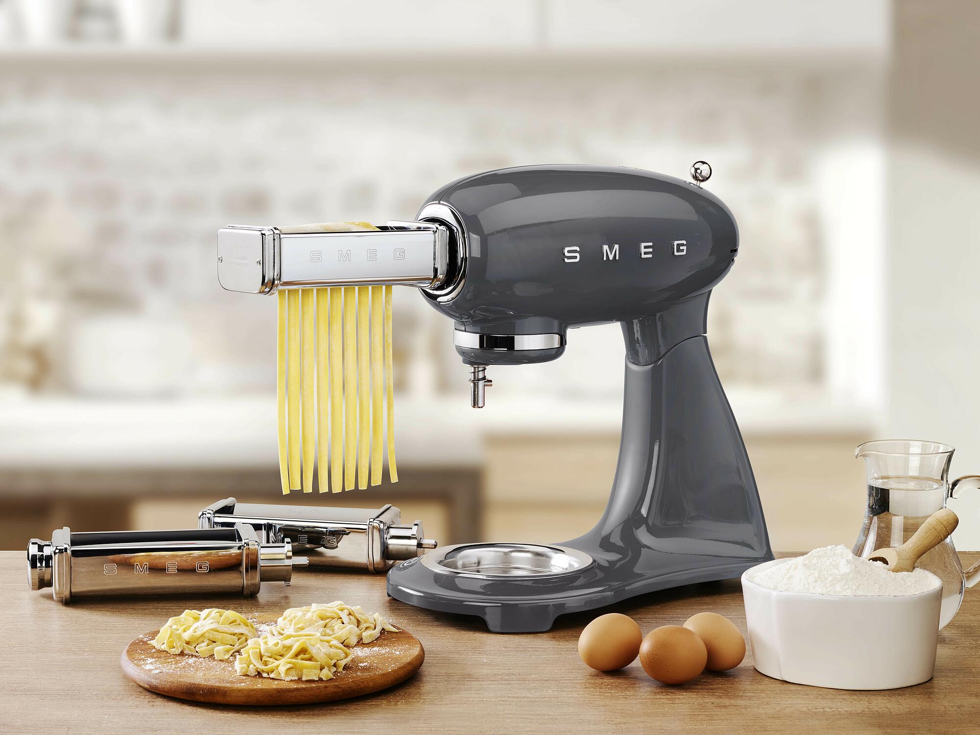 Kuchyňský robot 50's Retro Style, SMF03, červená