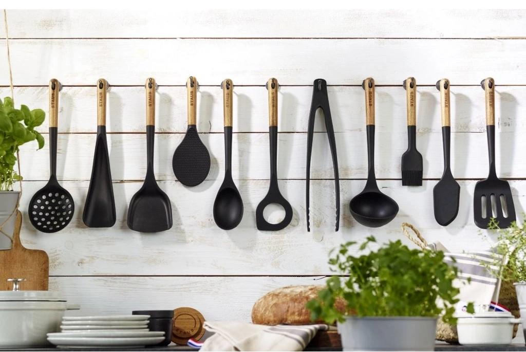 Stěrka na těsto silikonová, s dřevěnou rukojetí, 31 cm