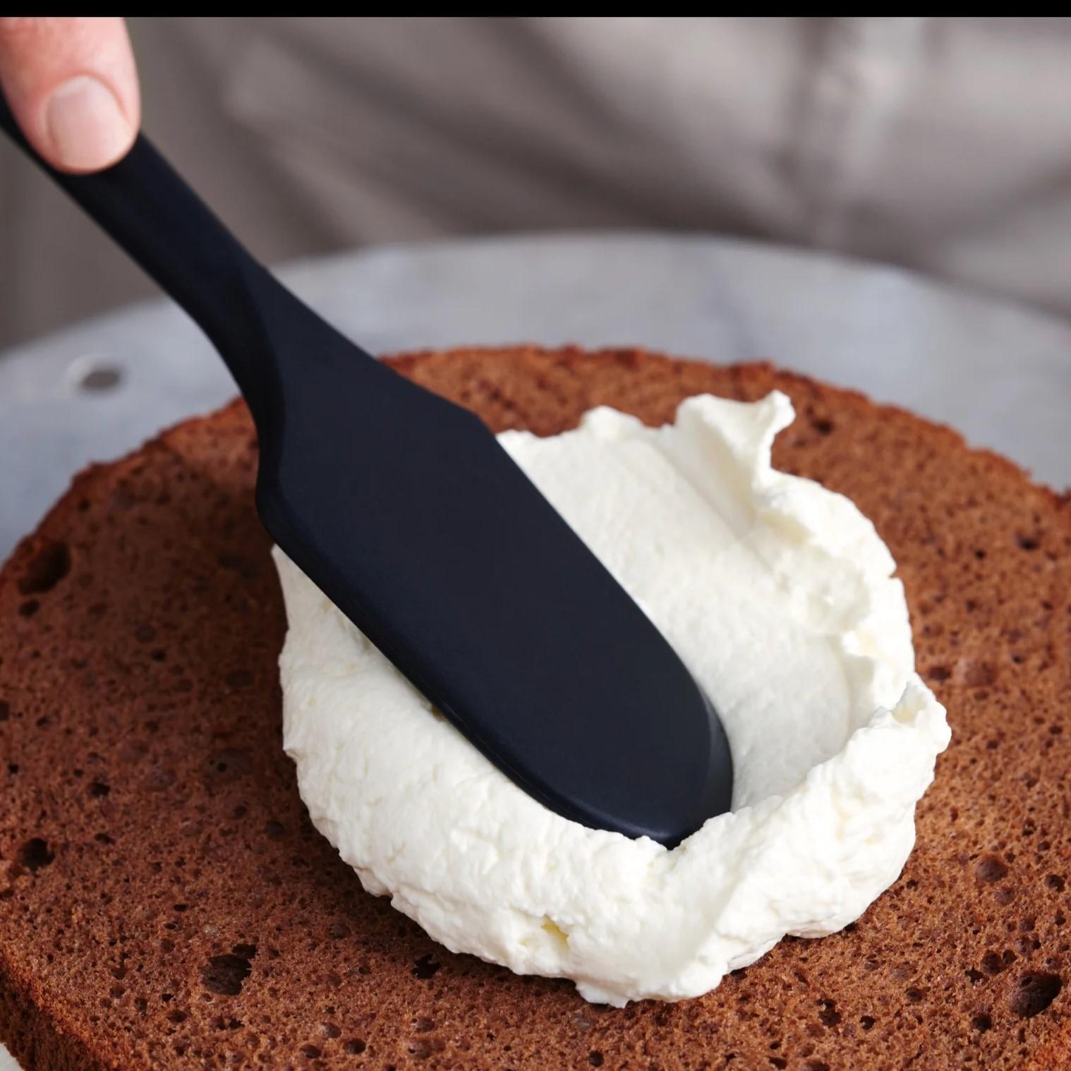 Stěrka na těsto silikonová, s dřevěnou rukojetí, 31 cm