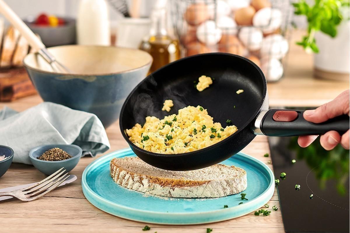 Nepřilnavá pánev Eco Lite s odnímatelnou rukojetí, 24 cm