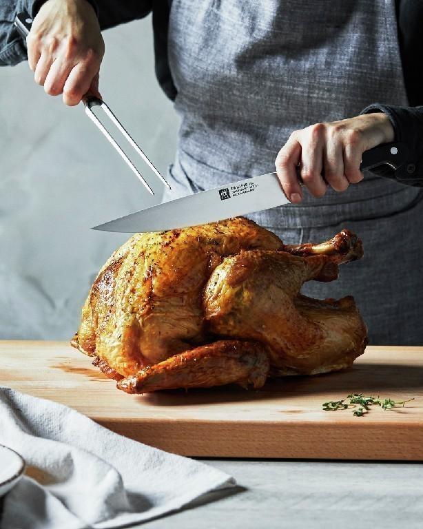 Pro set na porcování masa: plátkovací nůž + vidlička na maso