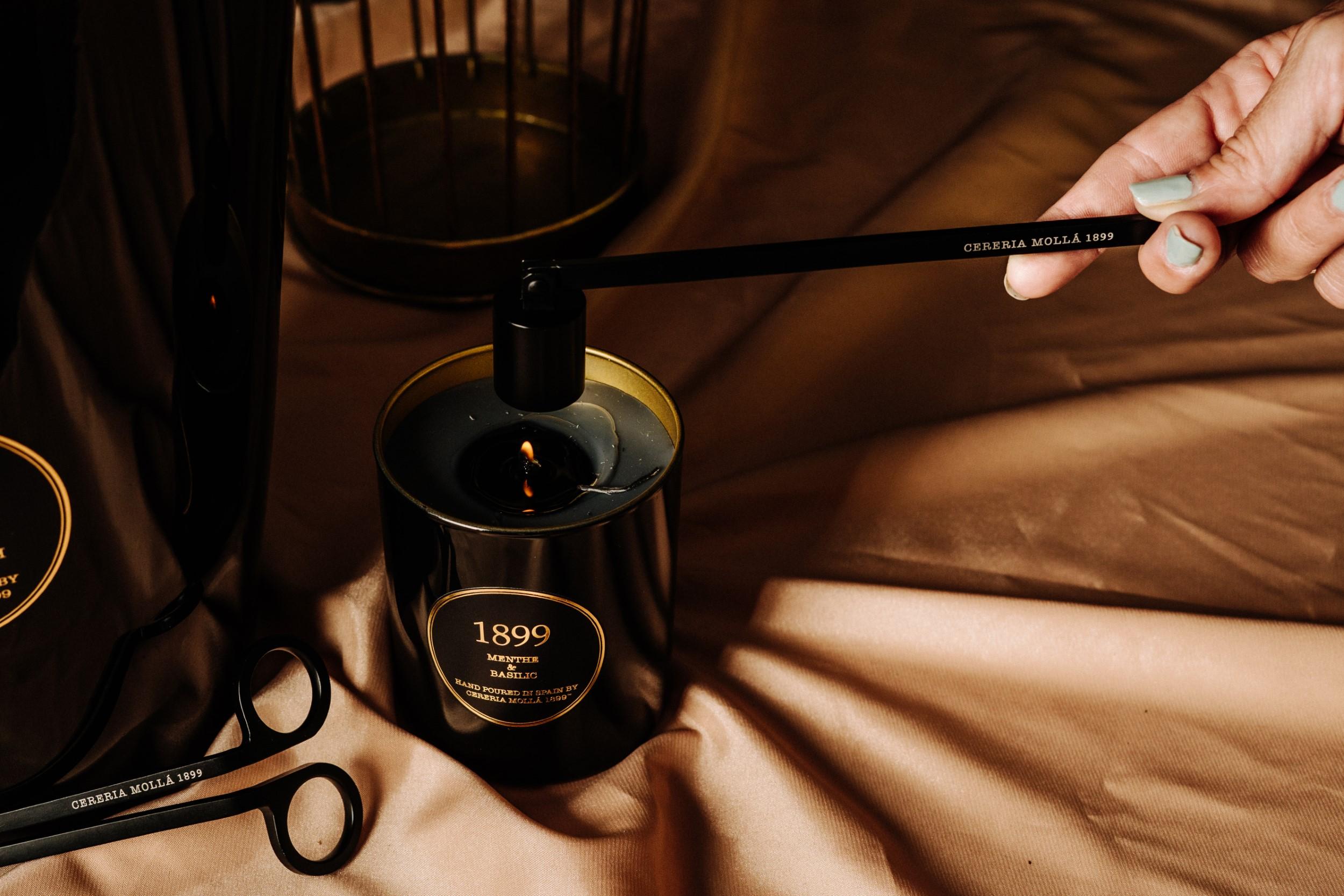 1899 Vonná svíčka Menthe & Basilic, 230 g, black & gold