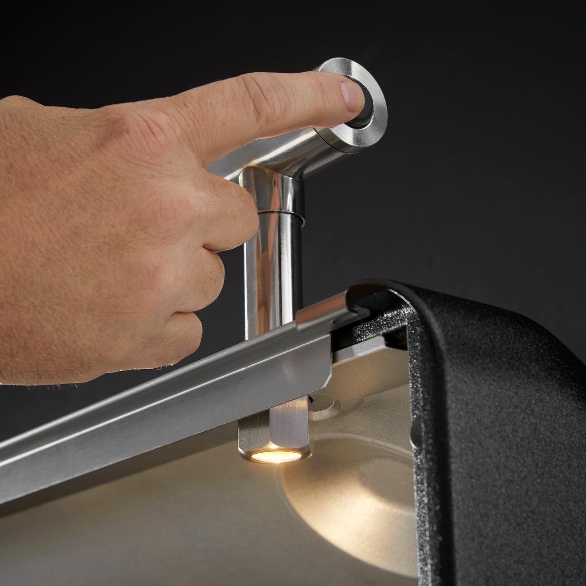 Chytrý plynový gril GENESIS EPX-335, černý