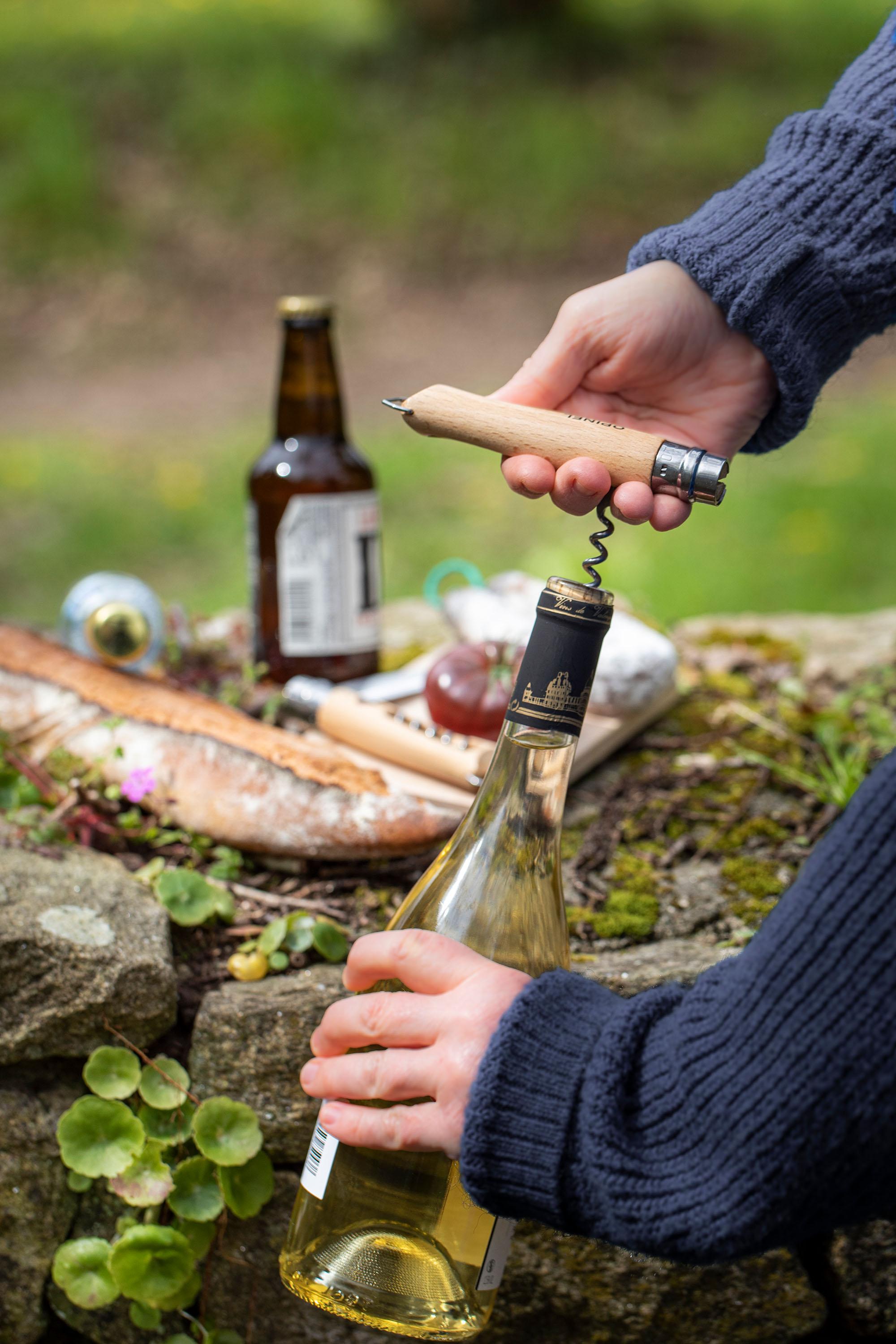 Zavírací nůž s vývrtkou a otvírákem lahví N°10 