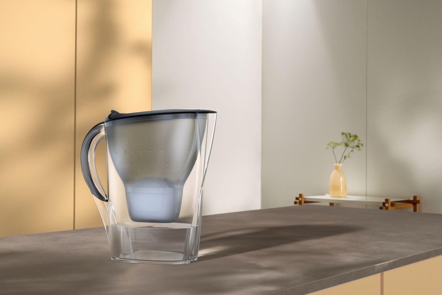 Sada filtrační konvice Marella, 2,4 l, grafitová + 3 filtry Maxtra Pro Pure Peformance