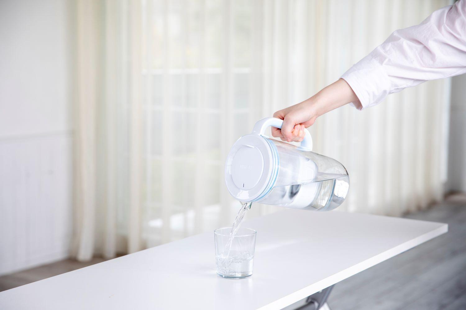 Skleněná filtrační konvice Glass Jug, 2,5 l, světle modrá