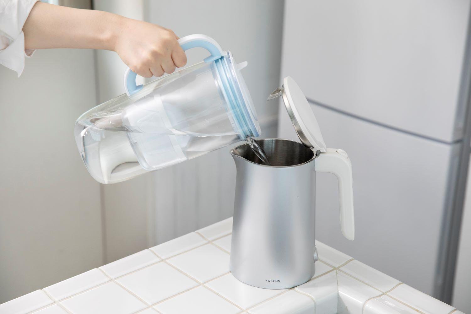 Skleněná filtrační konvice Glass Jug, 2,5 l, světle modrá