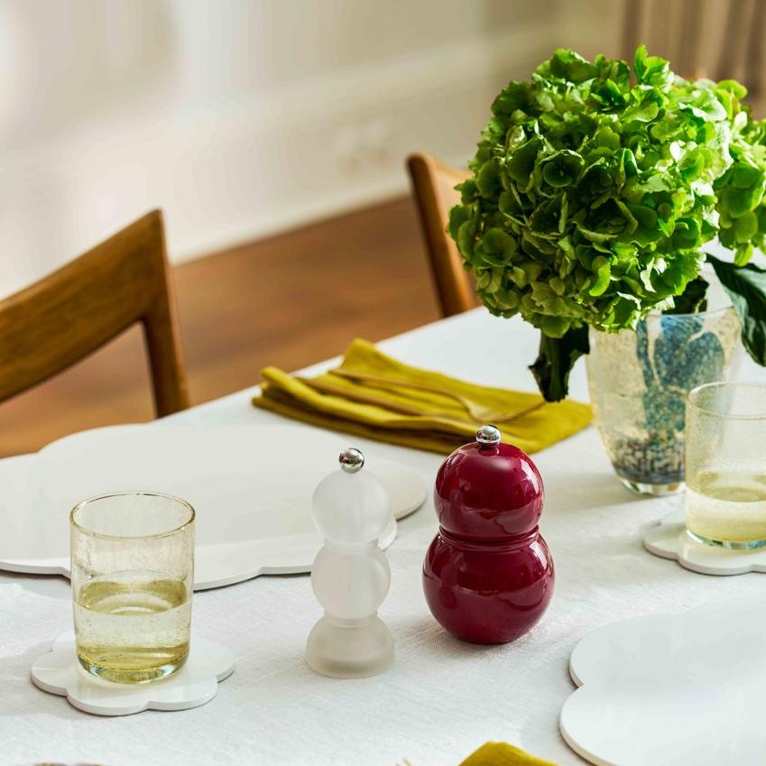 Mlýnek na sůl nebo pepř Chubbie, 12 cm, tmavě červená