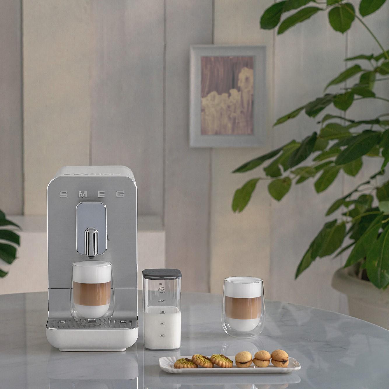 Automatický kávovar na espresso / cappuccino, BCC13, s dávkovačem mléka, černá