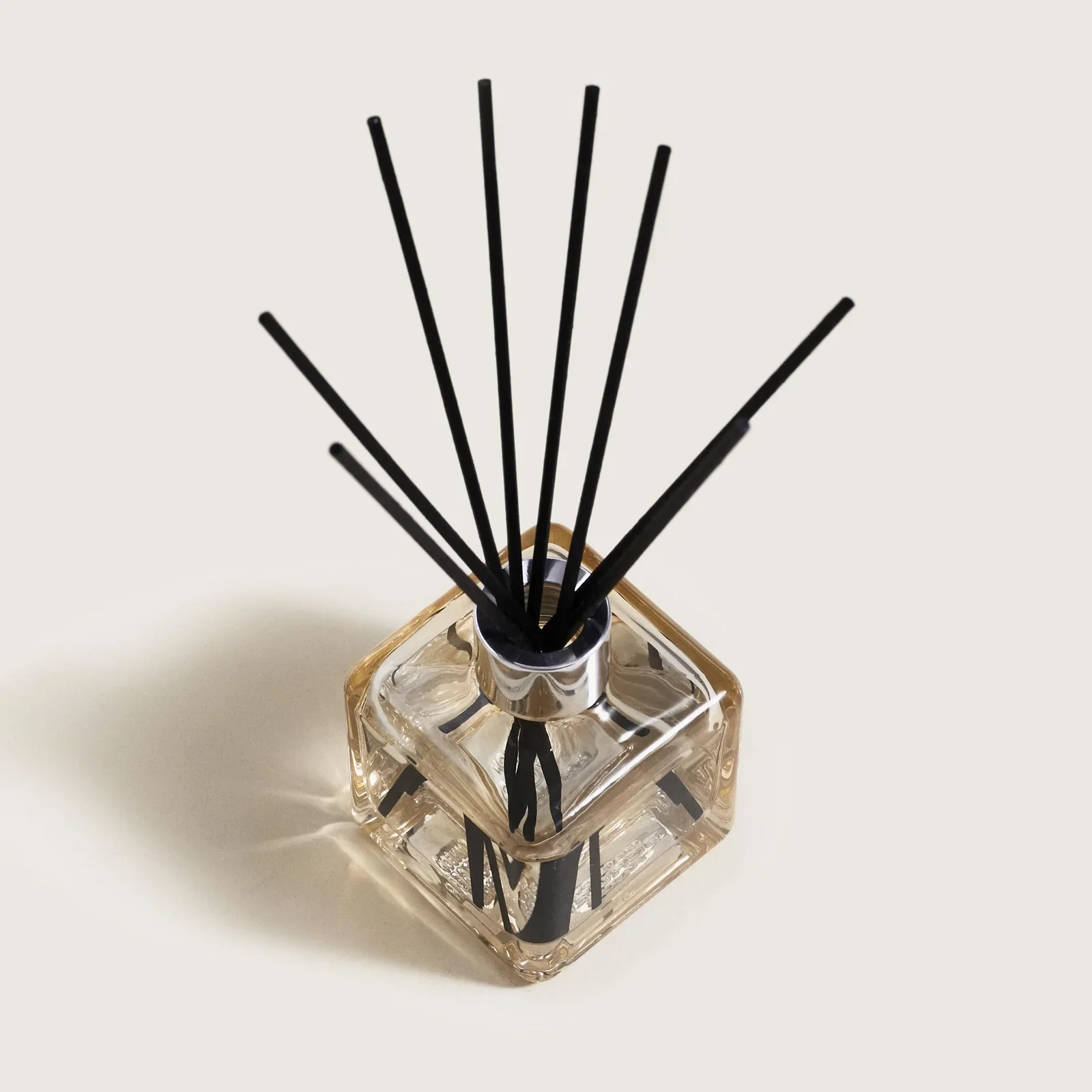 df087e6cb00aa622d7fa8d3e3a0b26d98139f389_007761_Bouquet_parfume_Mon_Interieur_Sans_Odeurs_d_Animaux_