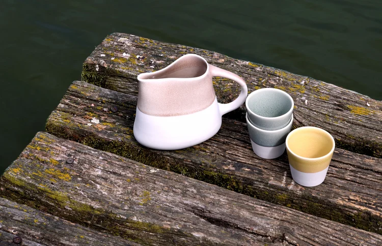 Tumblery a konvička Jars, řada Maguelone v pastelových barvách.