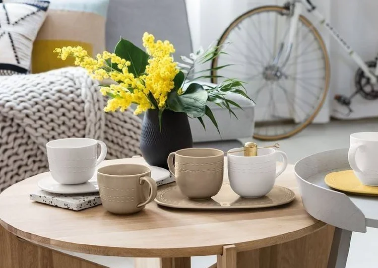 Velké hrnky na kávu či čaj o objemu 480 ml z kolekce Like It´s my moment od Villeroy & Boch.