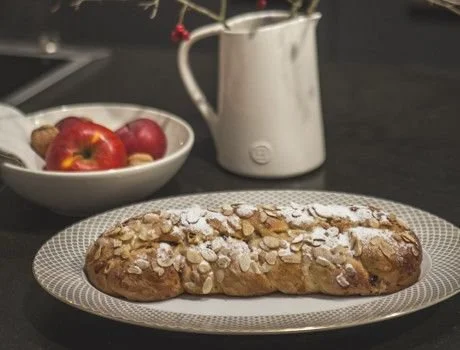 Vláčná vánočka s brusinkami