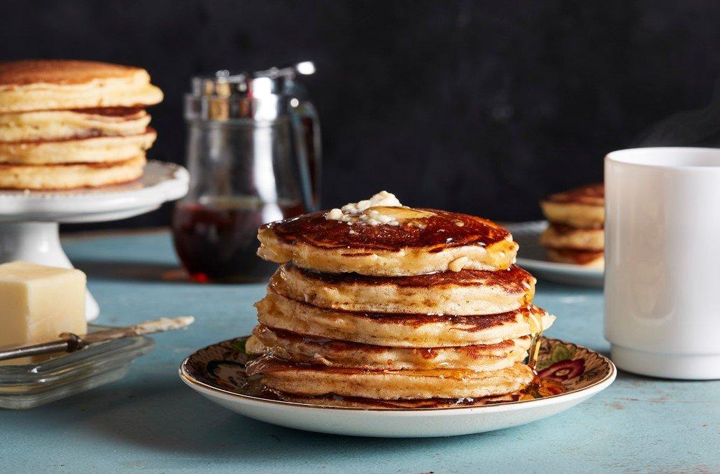 Jemné a nadýchané jablečné lívance s javorovým sirupem