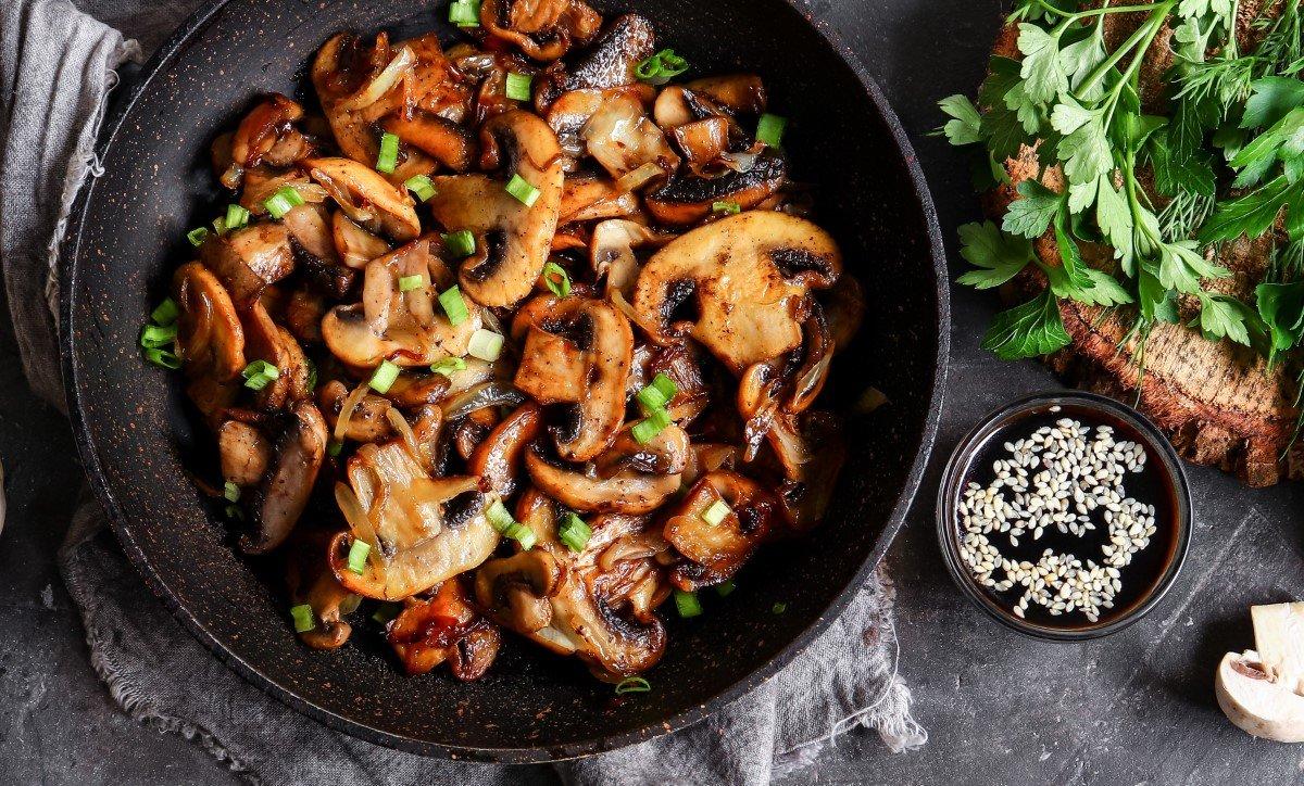 Zapečené těstoviny s houbami