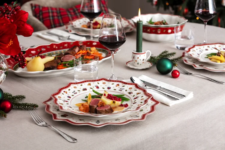 Slavnostní prostření v rustikálním stylu – vánoční porcelánový servis Villeroy& Boch Toys Delight
