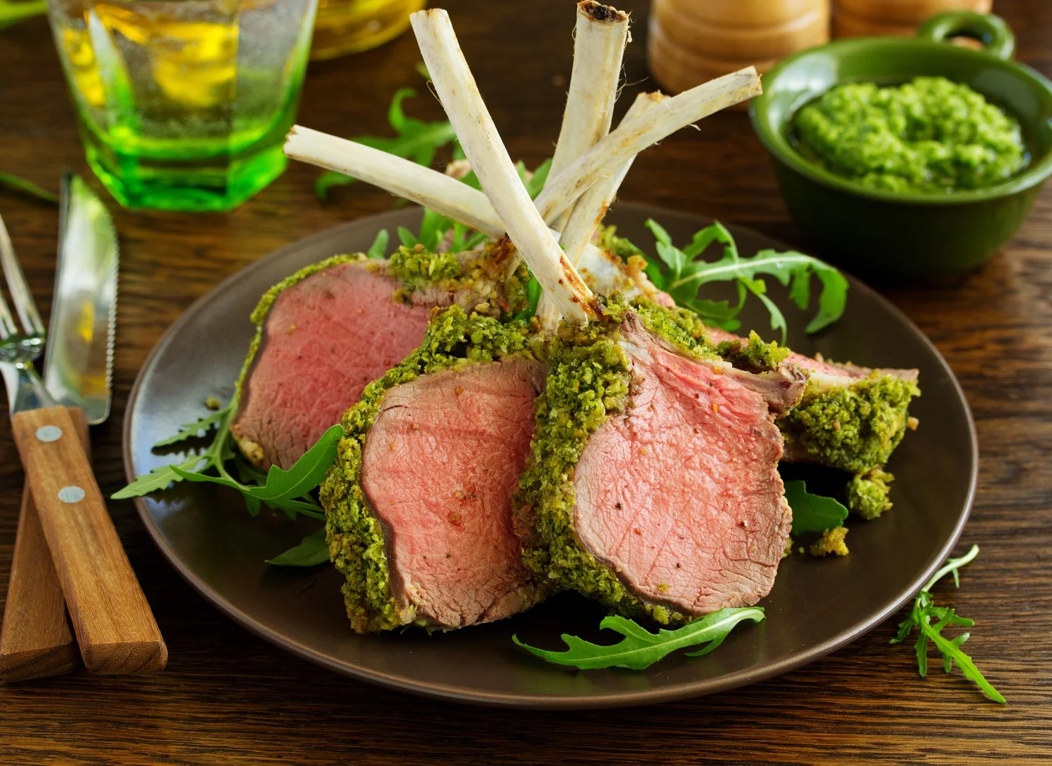 Villeroy & Boch steakový príbor s drevenou rukojetí pro porcování velikonocní jehnecí pecene.