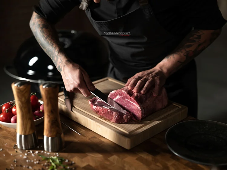 Sólo na ostrí nože