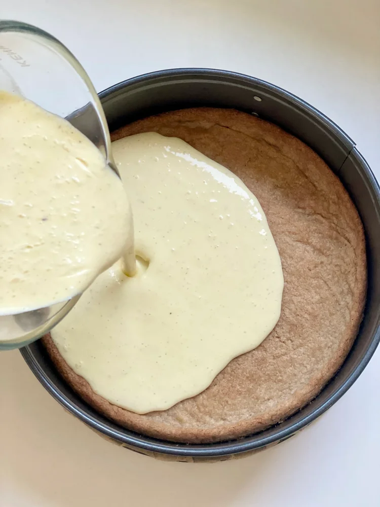 Nordic Ware otvírací forma na dort Ø 23 cm, s nepřilnavým povrchem