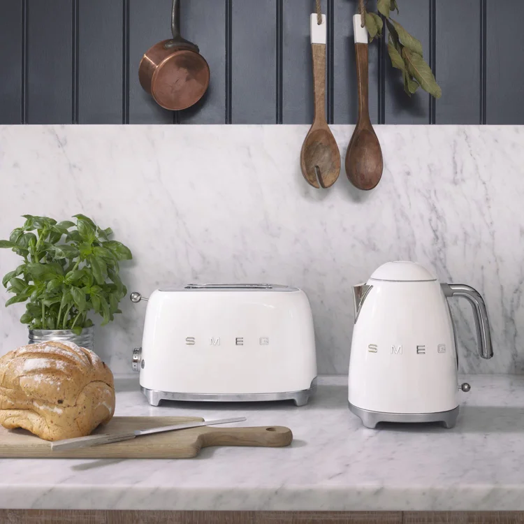 Smeg topinkovač bílý