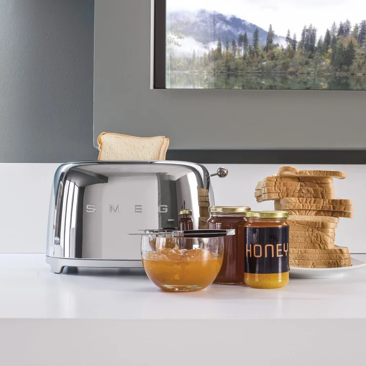 Smeg toustovač stříbrný