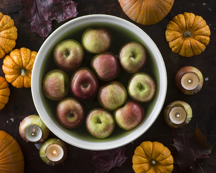 Krvavá Mary a jablká v karameli. Halloweenské recepty na váš strašidelný večierok 