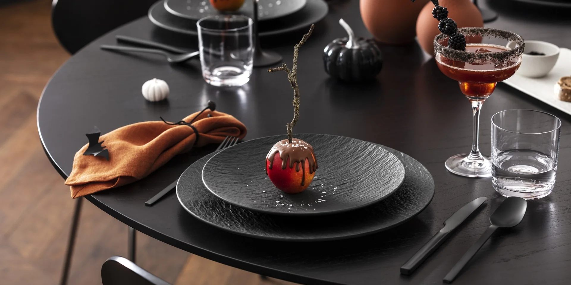 Krvavá Mary a jablka v karamelu. Halloweenské recepty na váš strašidelný večírek