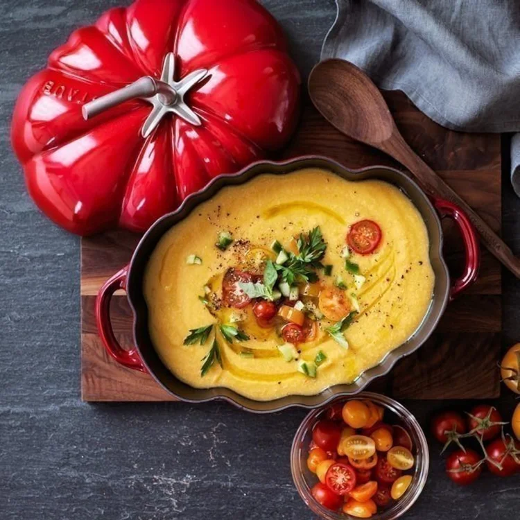 Staub, litinový hrnec, rajče