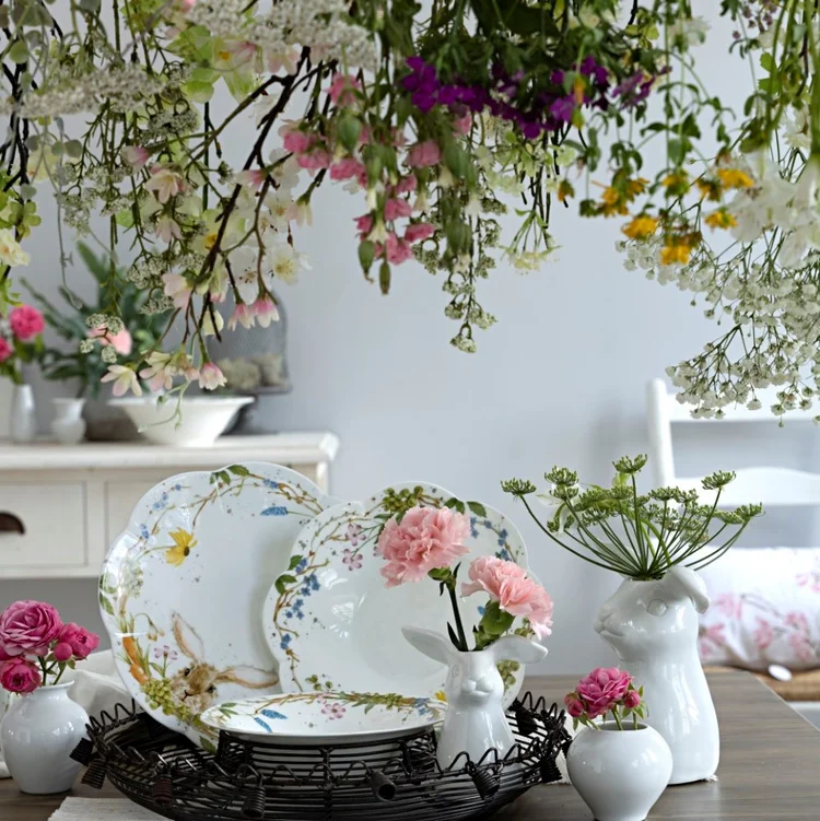 Rosenthal kolekce Nora Sweet Easter. bílé minivázy a jarní vázy Zajíc