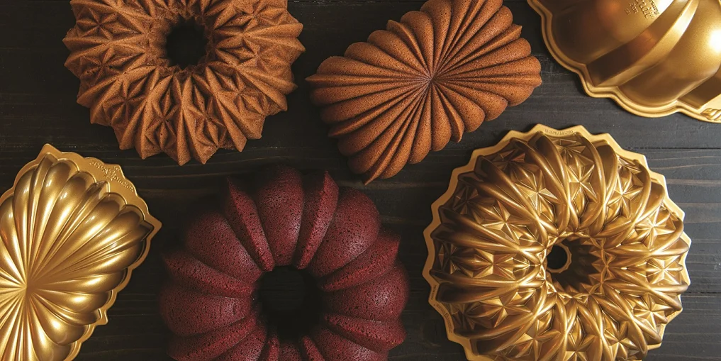 Medová bábovka s opilými višněmi