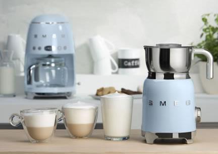 Napeňovač mlieka Smeg 50´s Retro Style MFF11, čierny