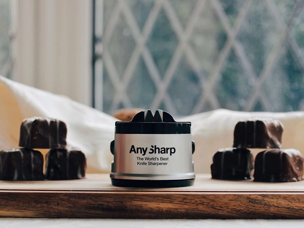 Brúska na nože Elite s plastovým telom, sivá