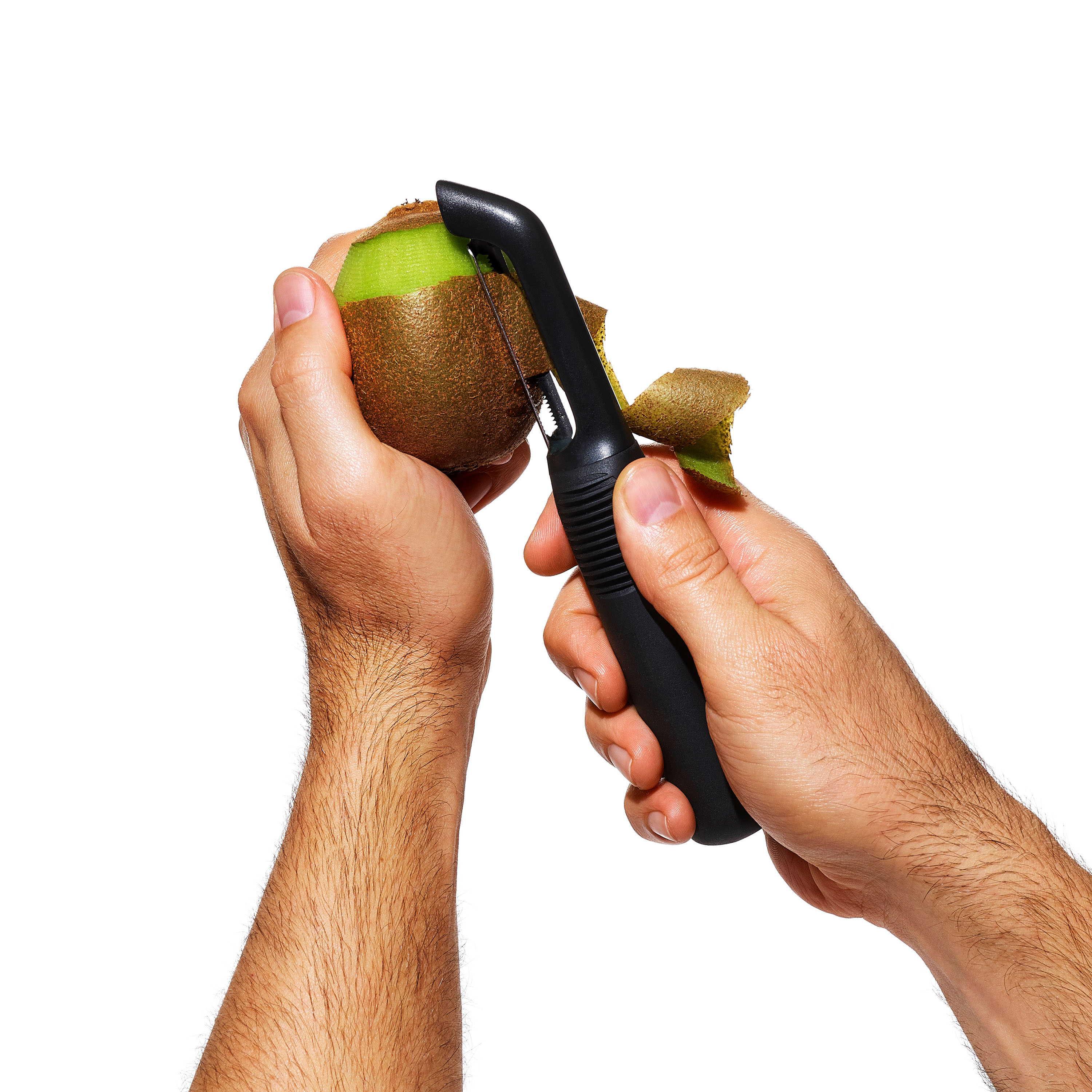 Vrúbkovaná škrabka na zeleninu Good Grips