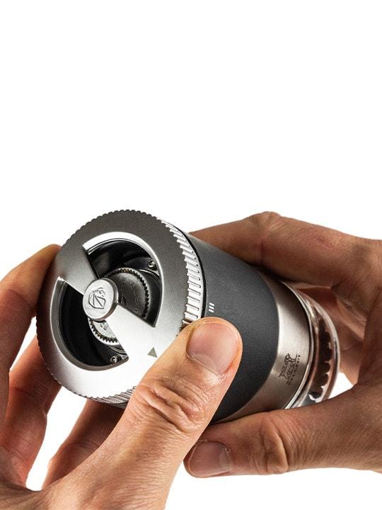 Mlynček na korenie Maestro + 1 zásobník + čierne korenie Kampot