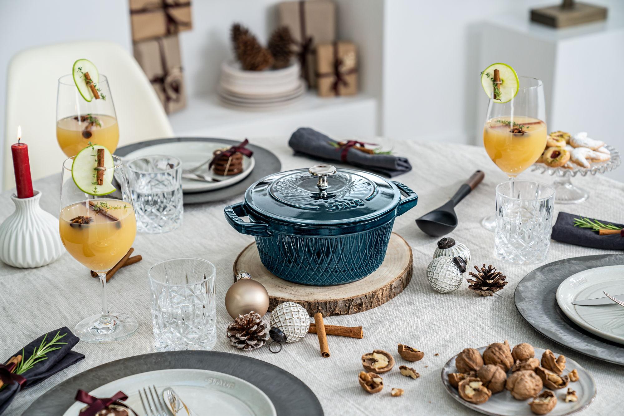 Liatinový hrniec s pokrievkou Cocotte Twist, Ø 24 cm / 4,0 l