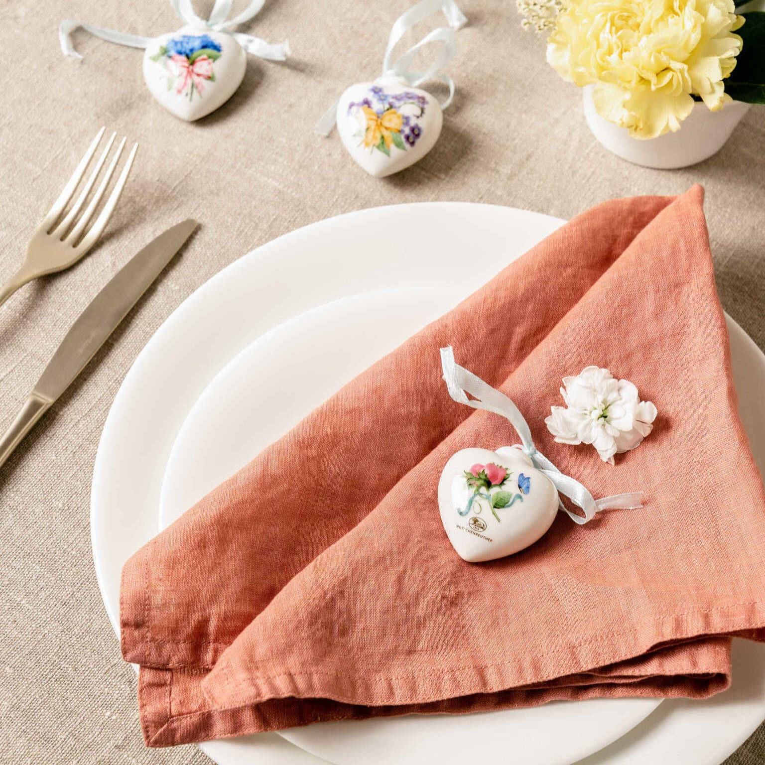 Veľkonočná porcelánová závesná dekorácia srdce "Mačiatko", 7 cm