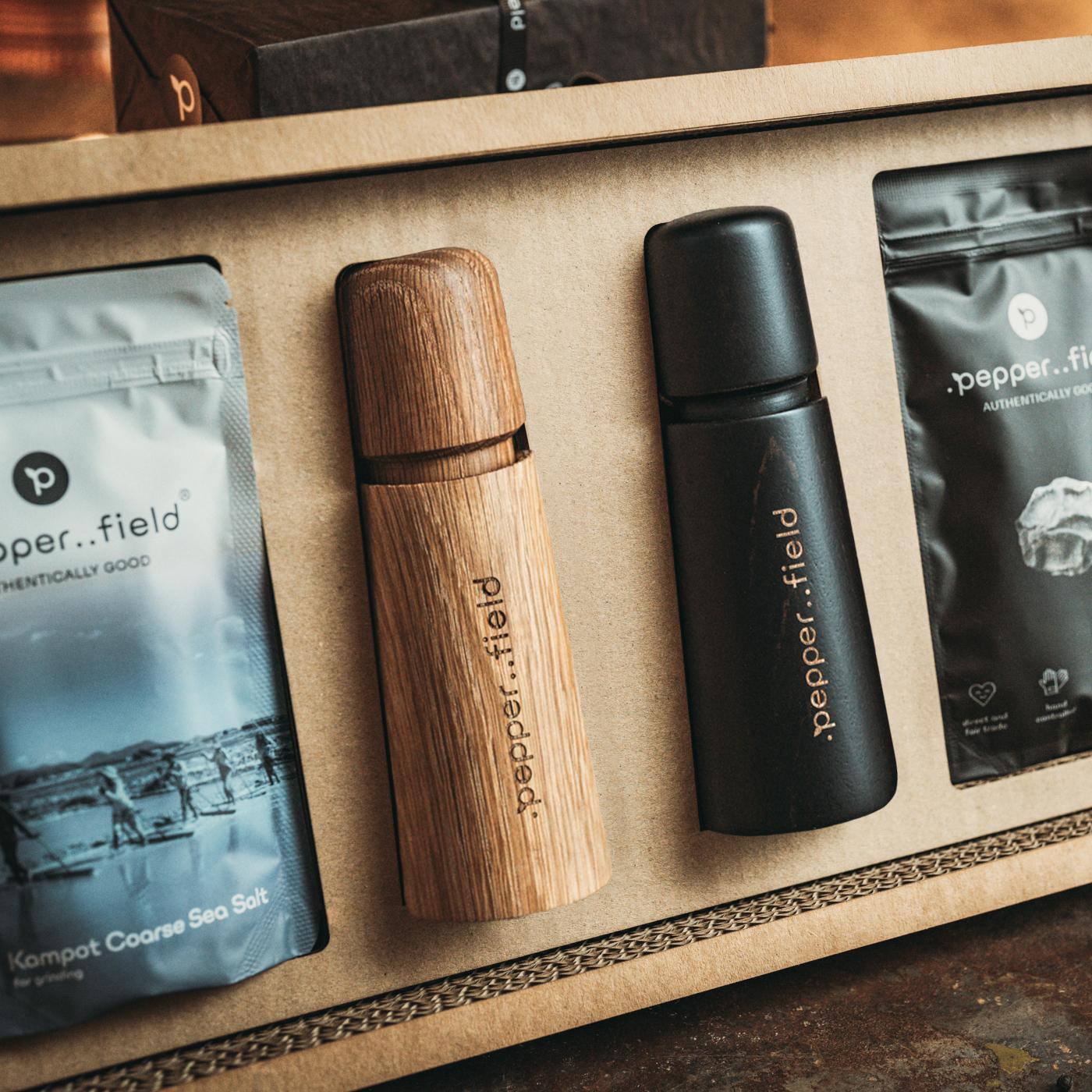 Darčeková súprava škandinávskych mlynčekov na korenie Kampot (50 g) a morskou soľou (120 g)