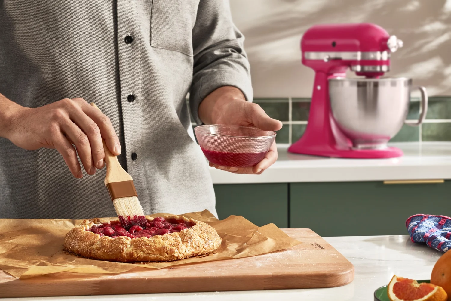 Roztieranie polevy pomocou cukrárskeho štetca