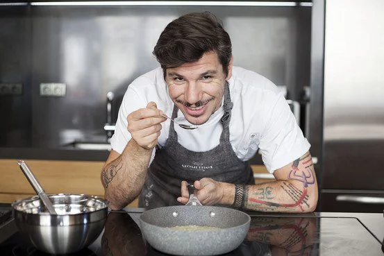 Na panvici 1: Risotto so špargľou a syrom Toma