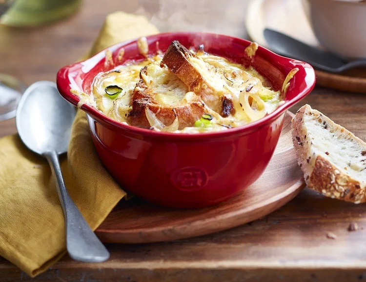 Francúzska cibuľačka zapekaná so syrom