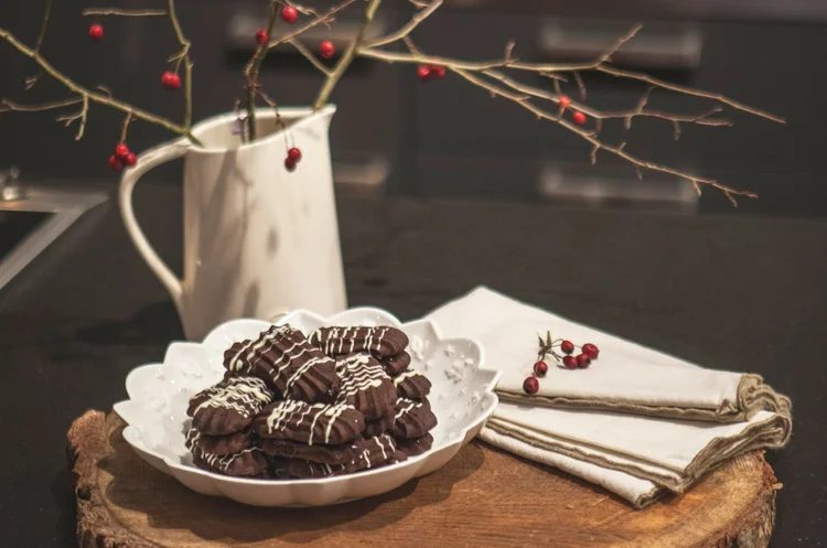 Kakaové sušienky s višňovou marmeládou