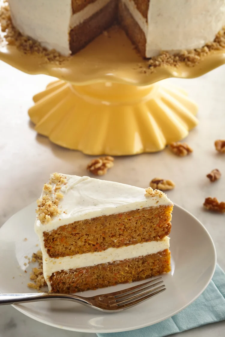 Torta zo sladkých zemiakov a mrkvy s tvarohovým krémom s vanilkou