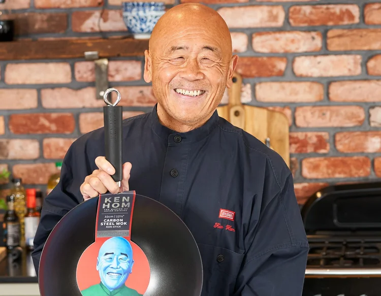 Ken Hom opäť medzi nami. Vitajte späť!
