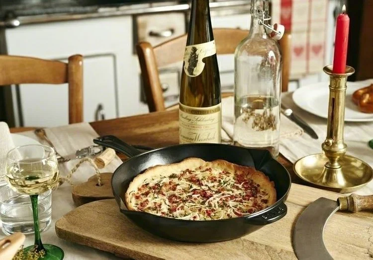 Liatinová panvica Staub -– krásna a nezničiteľná.