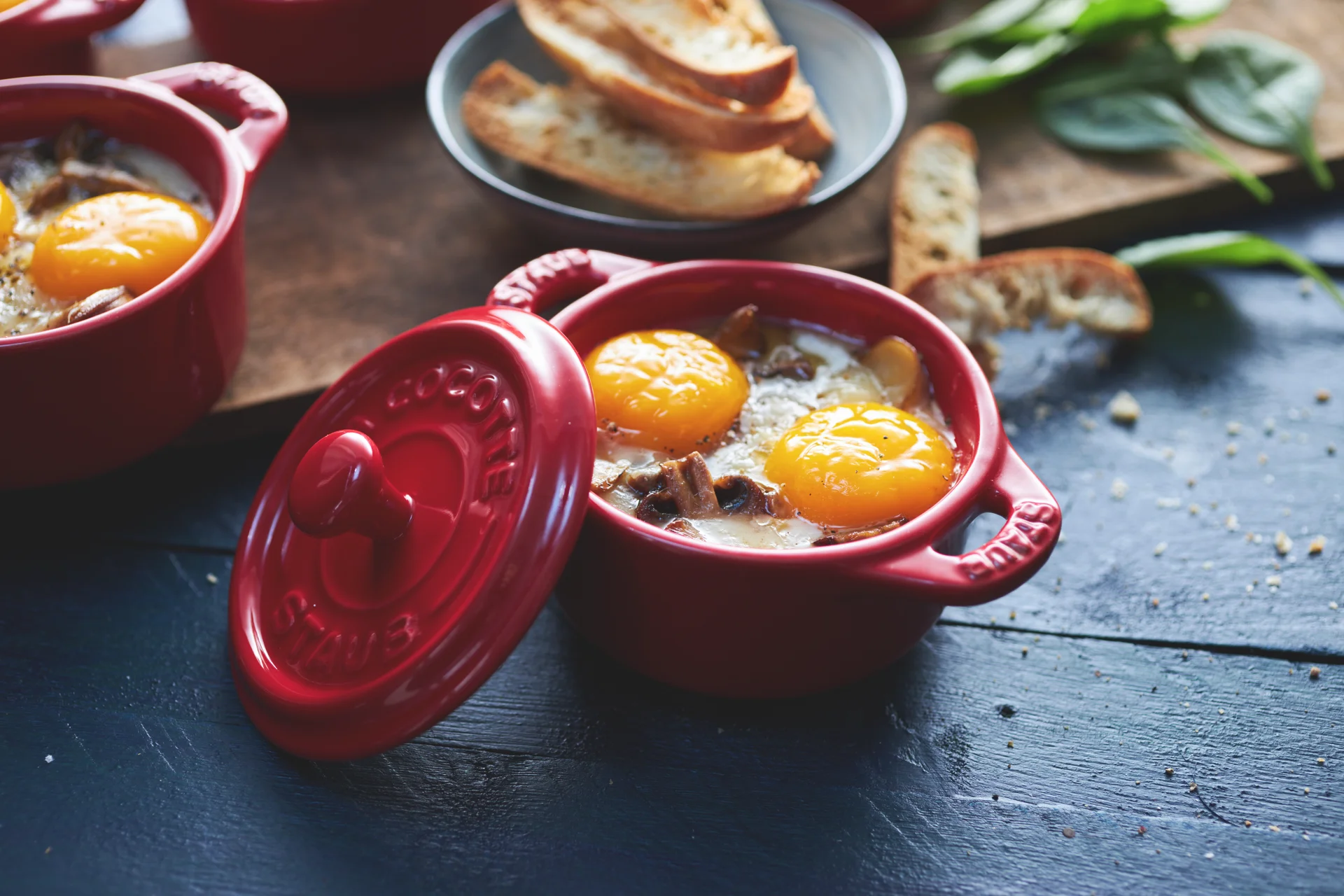 Pečené jemné vajcia v Mini Cocotte