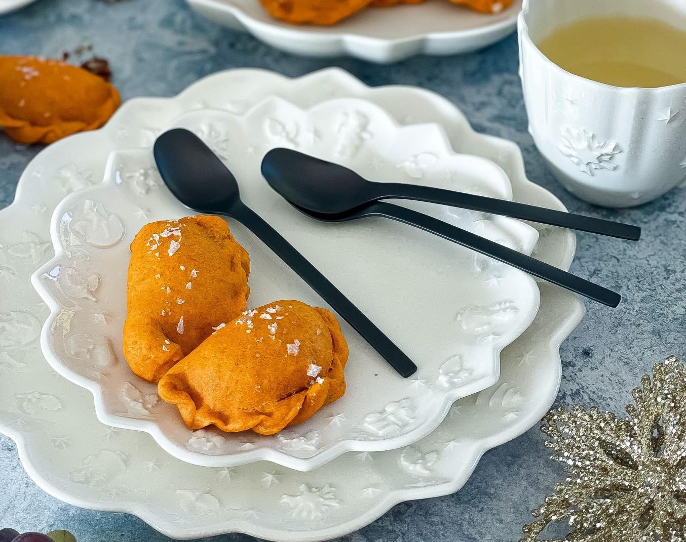 Empanandy s nivou a pekanovými orieškami