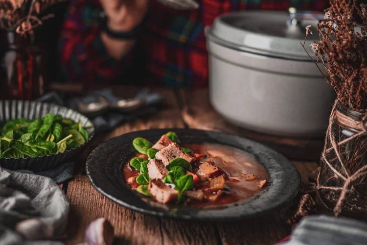 Pomaly varená fazuľová polievka