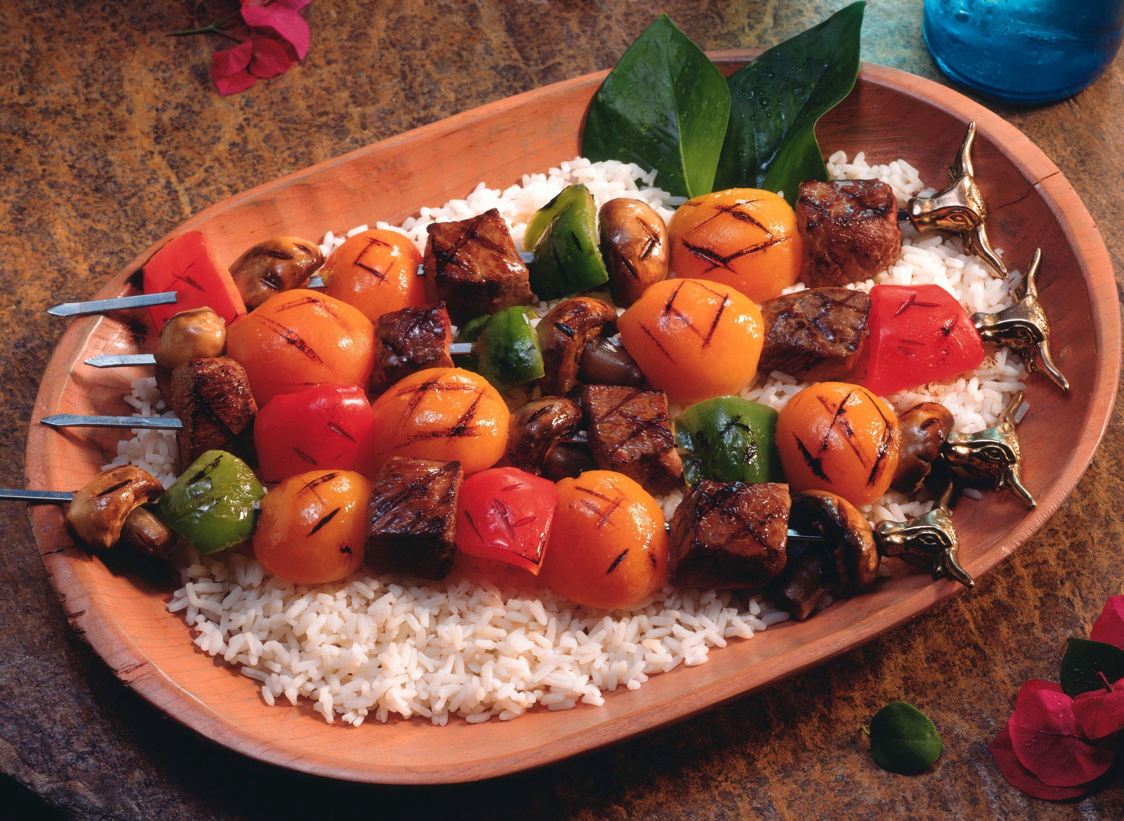 Špízy na grile s avokádovým dipom